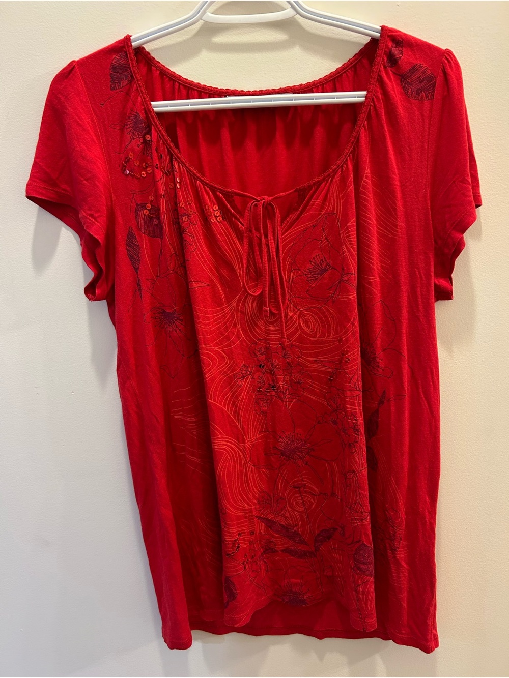 Women’s Red Scoop Neck Tie-Front Floral Short Sleeve Top